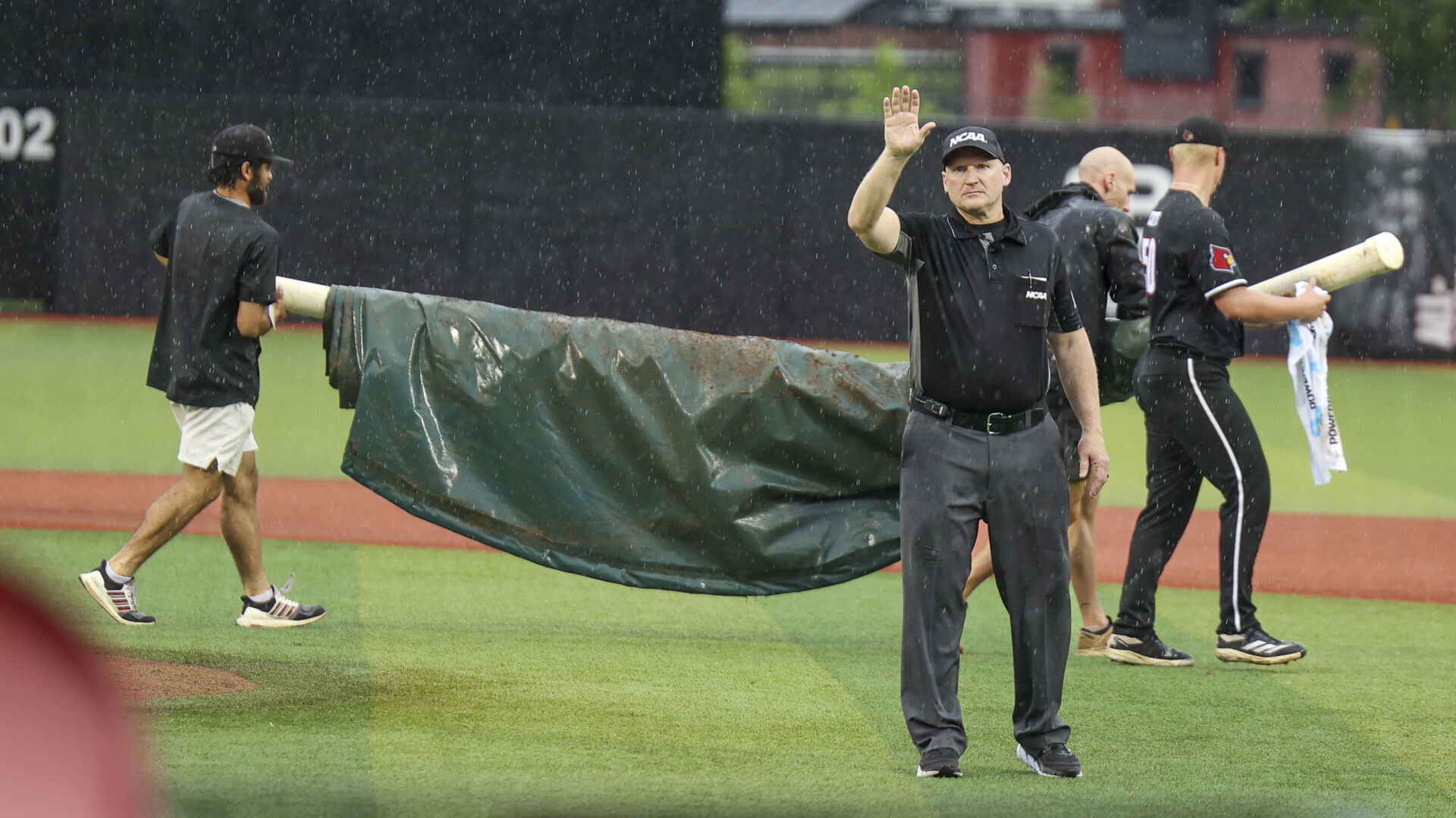Louisville baseball weather